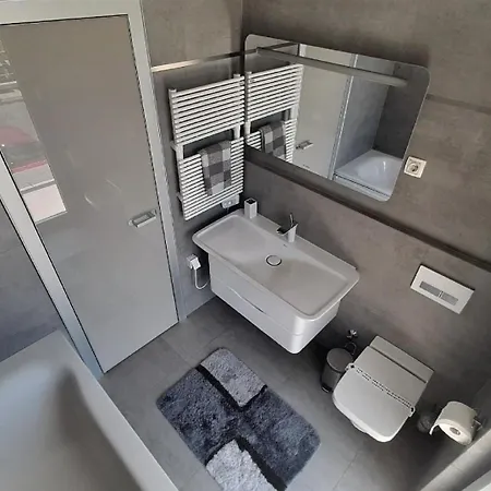 Studio Fur 4 Personen Und 2 In Ois, Dalmatien Mitteldalmatien Omiš