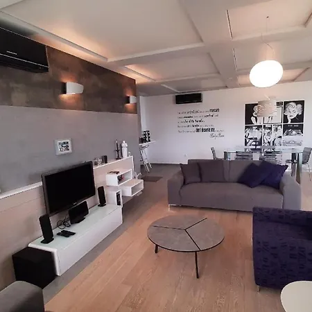 Studio Fur 4 Personen Und 2 In Ois, Dalmatien Mitteldalmatien Apartamento *
