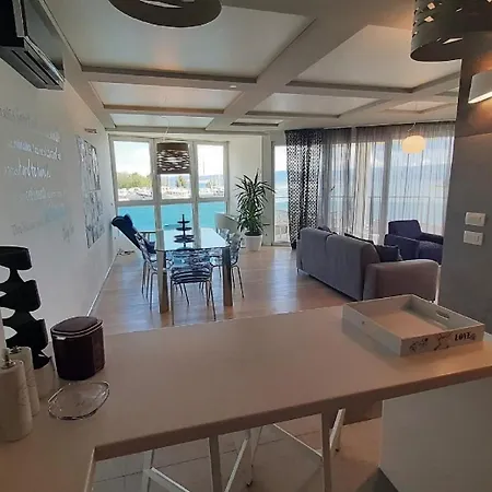 Studio Fur 4 Personen Und 2 In Ois, Dalmatien Mitteldalmatien Apartamento *
